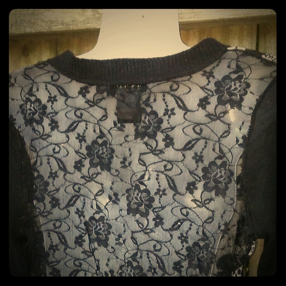 ♦SOLD♦💀HOT TOPIC Gothic Skulls Sweater Cardigan - Picture 4 of 6